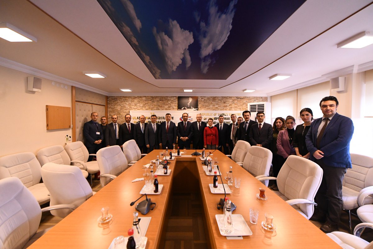HaberlesmeGM's tweet photo. e-Devlet kapısının yeni arayüzünün tanıtımı Müsteşarımız Sn @suathayriaka, Müsteşar Yardımcımız Sn @GalipZerey, Genel Müdürümüz Sn @ensarkilic5 ve @turksat Genel Müdürü Sn Cenk ŞEN'in katılımlarıyla Bakanlığımız toplantı salonunda gerçekleştirildi. @ekapi @edevletgovtr https://t.co/FIh6FwG7h0