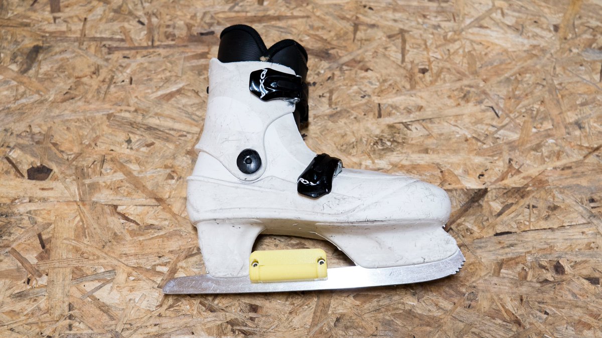 IceFX_system's tweet photo. Some pictures about the 0.2 generation of magnetic supports mounted on  consumer and pro ice skates. Stay tuned: new photos and reel incoming. #icefx #skate #iceskate #icerinks #icerink https://t.co/8Nv8sBBFls