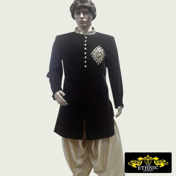 ethnic_studio's tweet photo. Take the season’s favourite trends and take it up a notch with our amazing designs and collections. https://t.co/KO1hGuTVA9 
#MensWear #IndianWear #Wedding #Fashion https://t.co/qVQNZfIfFA