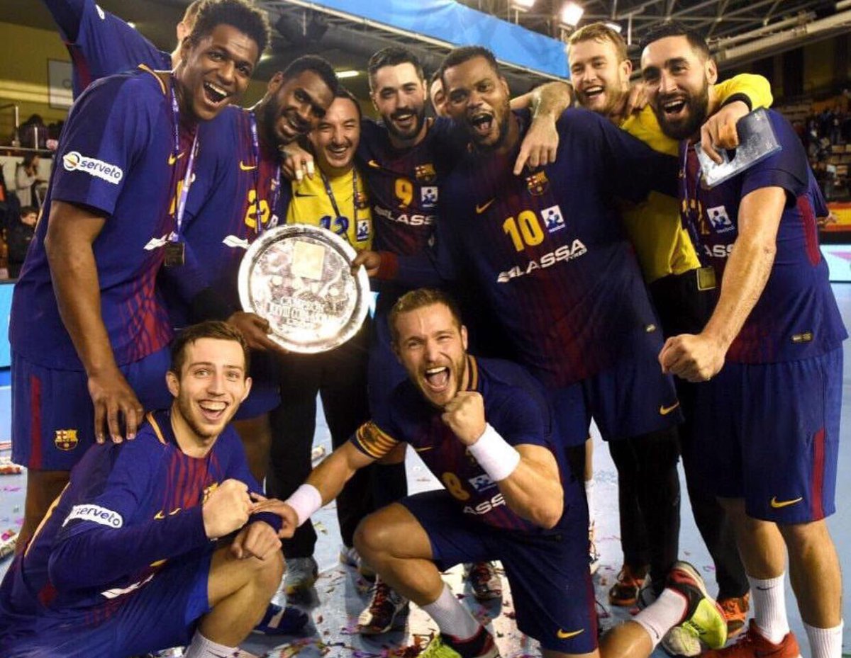 MSMasterSports's tweet photo. ¡Nuestro @VictorTomas8 volvió a levantar la #CopaAsobal por séptimo año consecutivo! Sois muy grandes @FCBhandbol 🏆🔴🔵💪🏻😃 #FCB #ViveLaCopa #Asobal https://t.co/83EiqC9boO