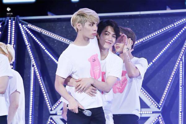 ShinersBR's tweet image. Jonghyun foi uma pessoa talentosa, incrível e maravilhosa. Ele será sempre lembrado em nossos corações. Nossas sinceras condolências a todos os fãs, amigos e familiares do Jonghyun. Desejamos muita força para todos nesse momento difícil. Descanse em paz, Jonghyun.