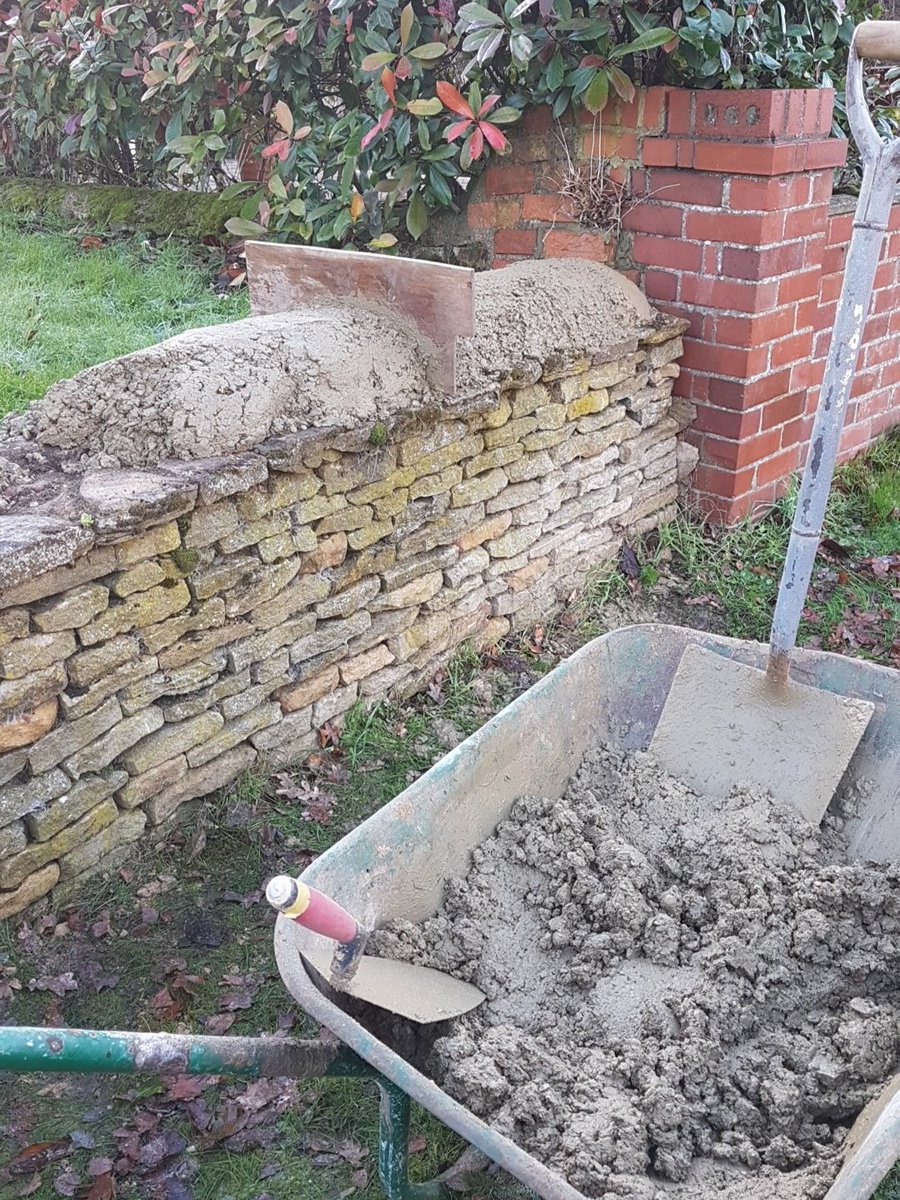 LandscapeHowTo's tweet image. Working on a new how-to video to add to the @youtube collection on this sunny but cold morning! 😨 #youtubevideo #landscapingknowhow #diy