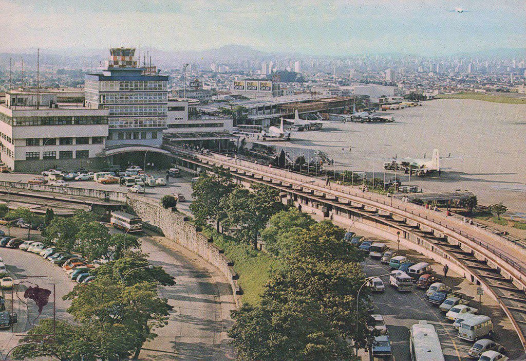spinfoco's tweet photo. Aeroporto de Congonhas no final da década de 70.
#spinfoco #sp #saopaulo #cidad... https://t.co/xLfDAhgok5 https://t.co/LZXXYGsrWG