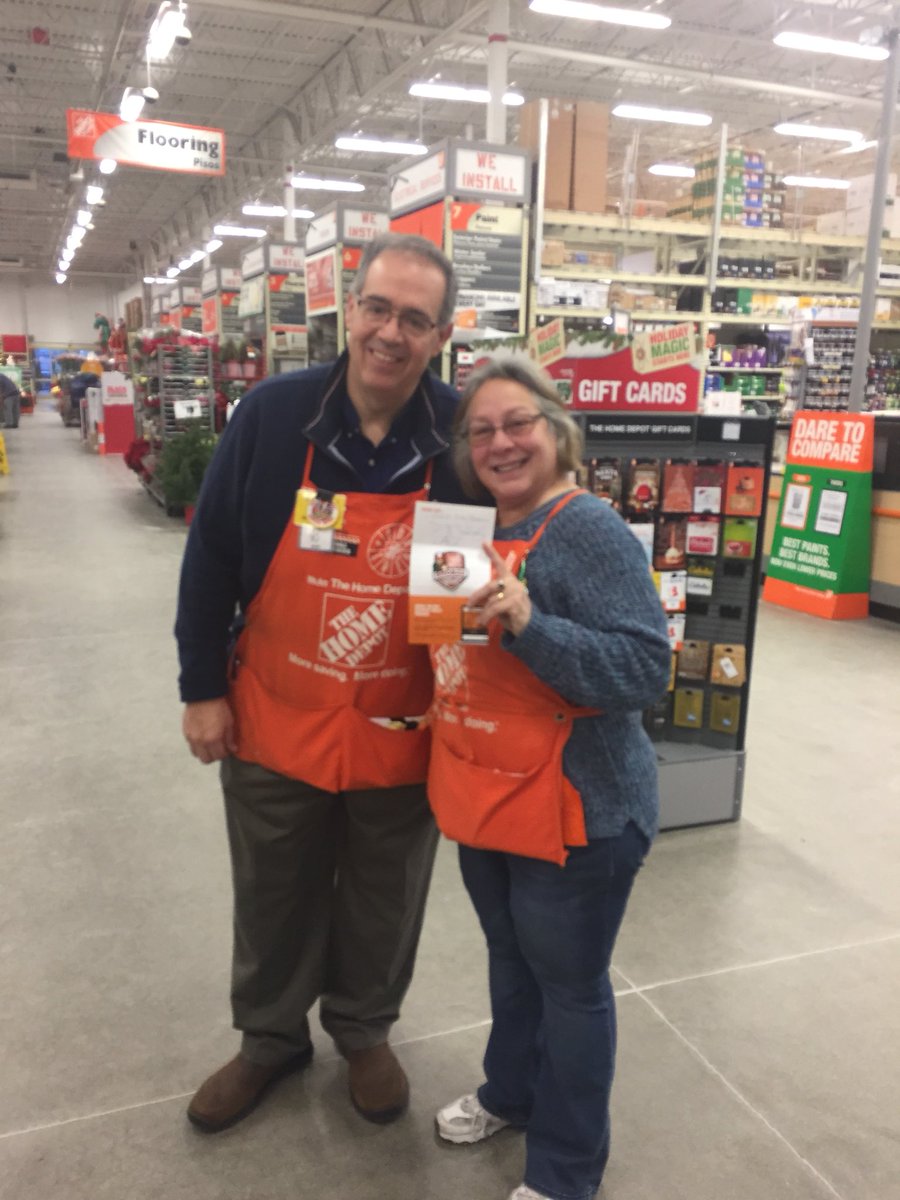 Trese being recognized by Chris for her 3rd bronze! <a href="/WorrellJay/">Jay Worrell</a> <a href="/DanielleKida1/">Danielle Dion Korell</a> <a href="/KimLempke/">Kim Marie</a> <a href="/DayDegenza/">Day Degenza</a> <a href="/coc121461/">Chris Catalina</a>
