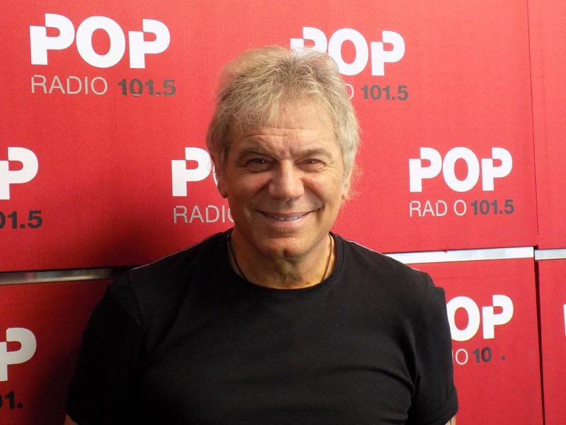#BuenLunes Ya estamos en vivo en <a href="/Popradio1015/">Pop Radio 101.5 FM</a>! #BienLevantado con <a href="/elbetocasella/">Beto  Casella</a>, <a href="/lacorderoes/">Lola Cordero</a>, <a href="/mundoalacran/">MUNDOALACRAN</a>, <a href="/soylacarbonell/">Fernanda Carbonell</a>, <a href="/HectorGalloOk/">Hector Gallo</a> y <a href="/LuchoAlbela/">Lucho Albela</a>! FM POP 101.5 o goo.gl/1YrvpX
