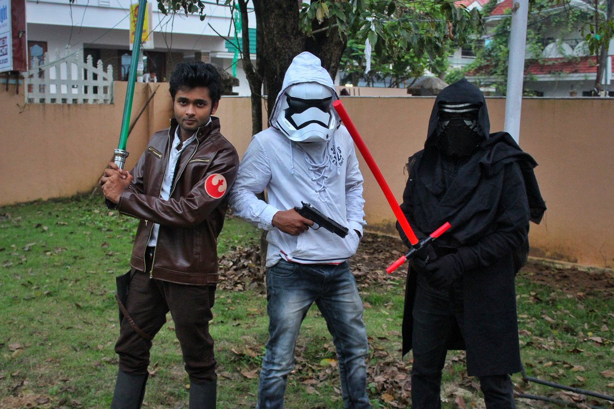 comiccollectiv3's tweet photo. The #starwars #holidayspecial event was a lot of fun at the #library !! See the entire pics from the event at : https://t.co/jrAYYMnhRB 😉
#StarWarslastjedi #thelastjedi #kochi #kerala #comicevent #starwarsevent #comiclibrary #comics #cosplay #boardgames #kahoot #quiz #cardgames https://t.co/ruyxLzAR0g