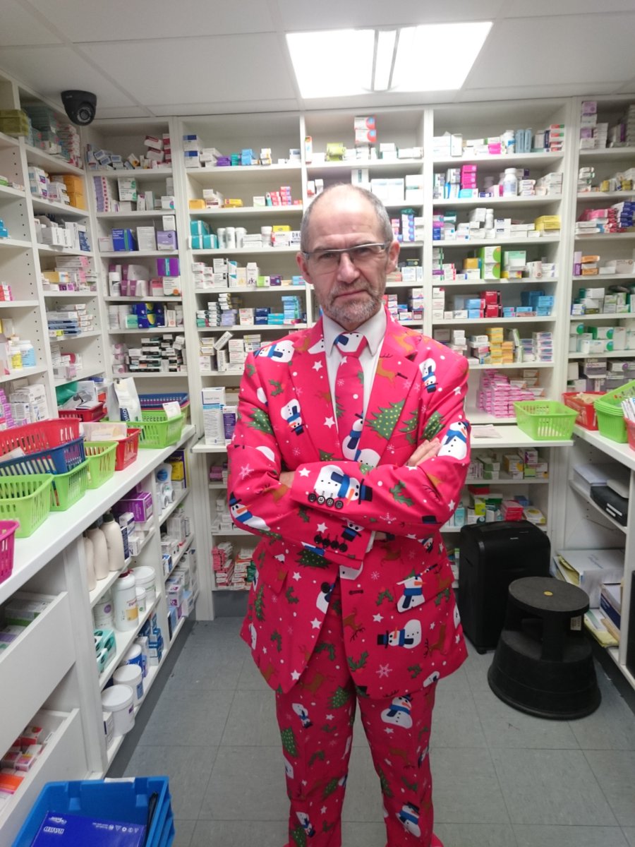 louise_64spsp's tweet photo. This was how my day started working with @harrysgranda @SPSP_PC #pharmcollab #christmasspirit 😁😁 https://t.co/2PLNWRt4U0