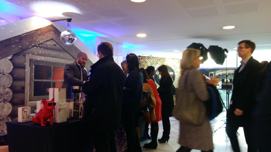 mariondenis_'s tweet photo. Magnifique marché de Noël chez @orange ! Bravo @AISSACeline ! https://t.co/YxJ64iYTqs