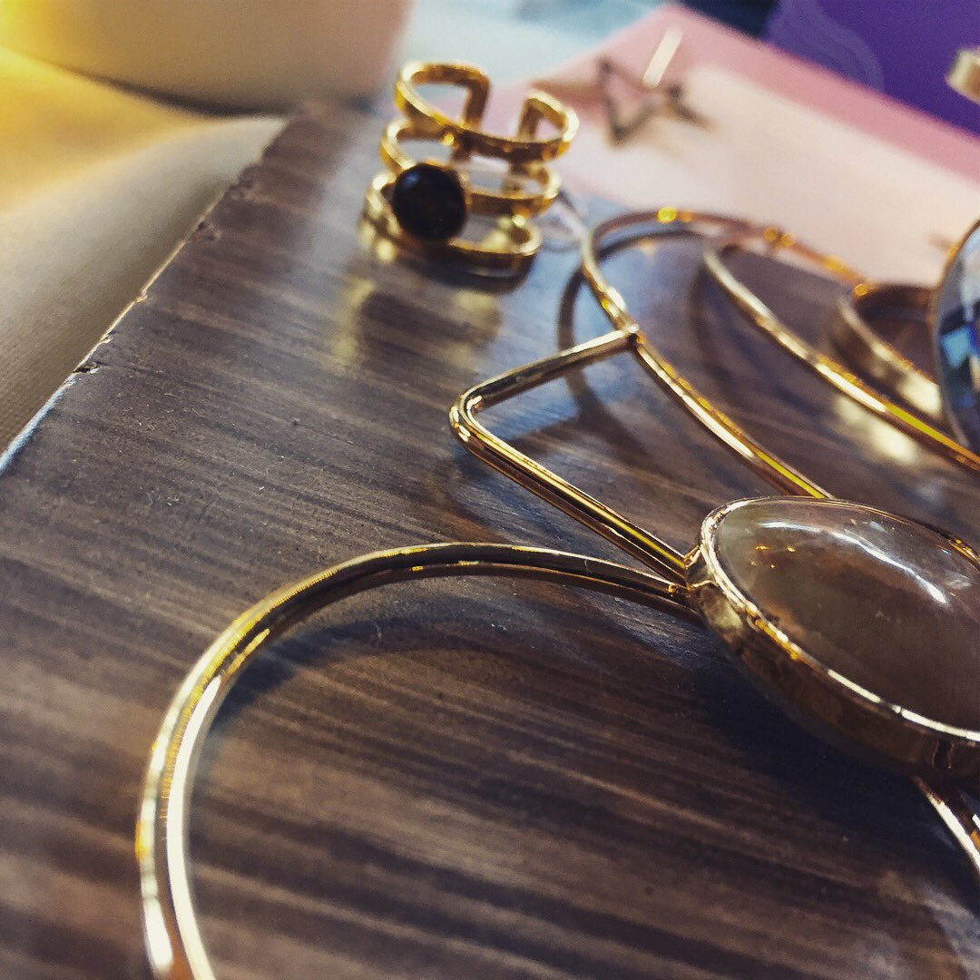 mintijewelry's tweet photo. 💖Y así finalizamos ayer, con muy poco en el stand y con todas las luces prendidas, llenos de buena energía y amor💖. Gracias #festiebestie 👯nos la gozamos en Cali, entre amigos dándonos a conocer y cada vez más enseñando nuestra historia.
#minti #mintilovers #fashion #jewelry https://t.co/MAkt5W3OVC