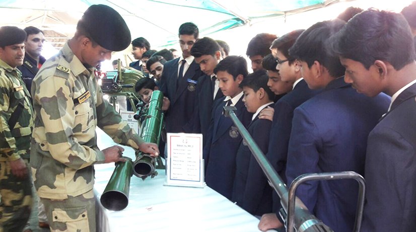 ramshree_school's tweet photo. Exhibition organized by Armed forces in Jiwaji University on the occasion of Vijay Diwas. The exhibition displayed Arms and Weapons used by armed forces like Army, Airforce, B.S.F etc in India.
#exhibitions #jiwajiuniversity #VijayDiwas #weapons #AirForce #ramshreeschool #RIIS https://t.co/dtH52NNbG1