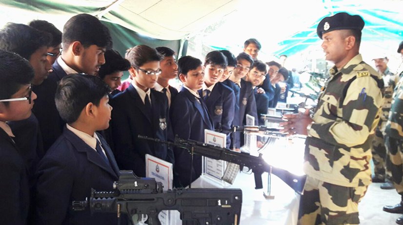 ramshree_school's tweet photo. Exhibition organized by Armed forces in Jiwaji University on the occasion of Vijay Diwas. The exhibition displayed Arms and Weapons used by armed forces like Army, Airforce, B.S.F etc in India.
#exhibitions #jiwajiuniversity #VijayDiwas #weapons #AirForce #ramshreeschool #RIIS https://t.co/dtH52NNbG1