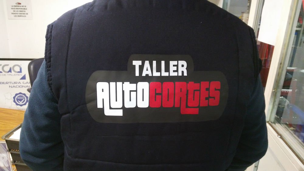 cortesauto's tweet image. ¡Siempre listos y preparados para echarte una mano con tu coche!
〰〰〰🚘🔩👍
En el @cortesauto tratamos chapa y pintura, pulido de faros, mantenimiento, anticongelante y también pasamos tu I.T.V si así lo quieres.
📍Estamos en C/ Andrada de Haza, 36
#TallerAutoCortes #Taller