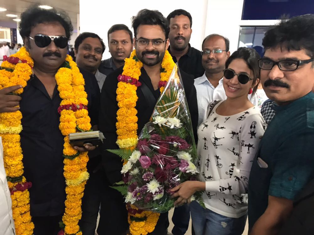 RaJesHJaNaseNa6's tweet photo. #SupremeHero @IamSaiDharamTej, #VVVinayak, @Itslavanya @CKEntsOffl
and the Unit of #SDT9 received grand welcome from #CMYF (Chiru Mega Youth Force) at Muscat airport https://t.co/ku47lmfeKr