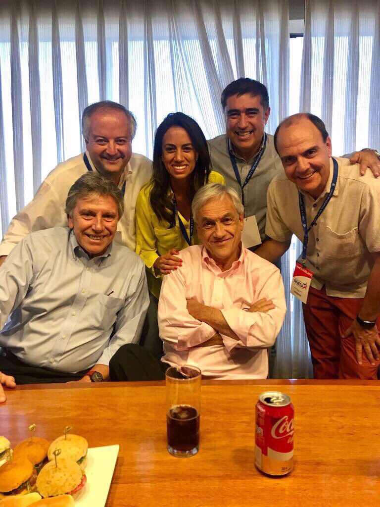 desbordes's tweet photo. Foto de ayer mientras esperábamos resultados junto al Presidente @sebastianpinera . Teníamos la tranquilidad de tener el mejor candidato, un gran programa de gobierno y una coalición unida como nunca en la historia del sector. https://t.co/x15MwayZW8