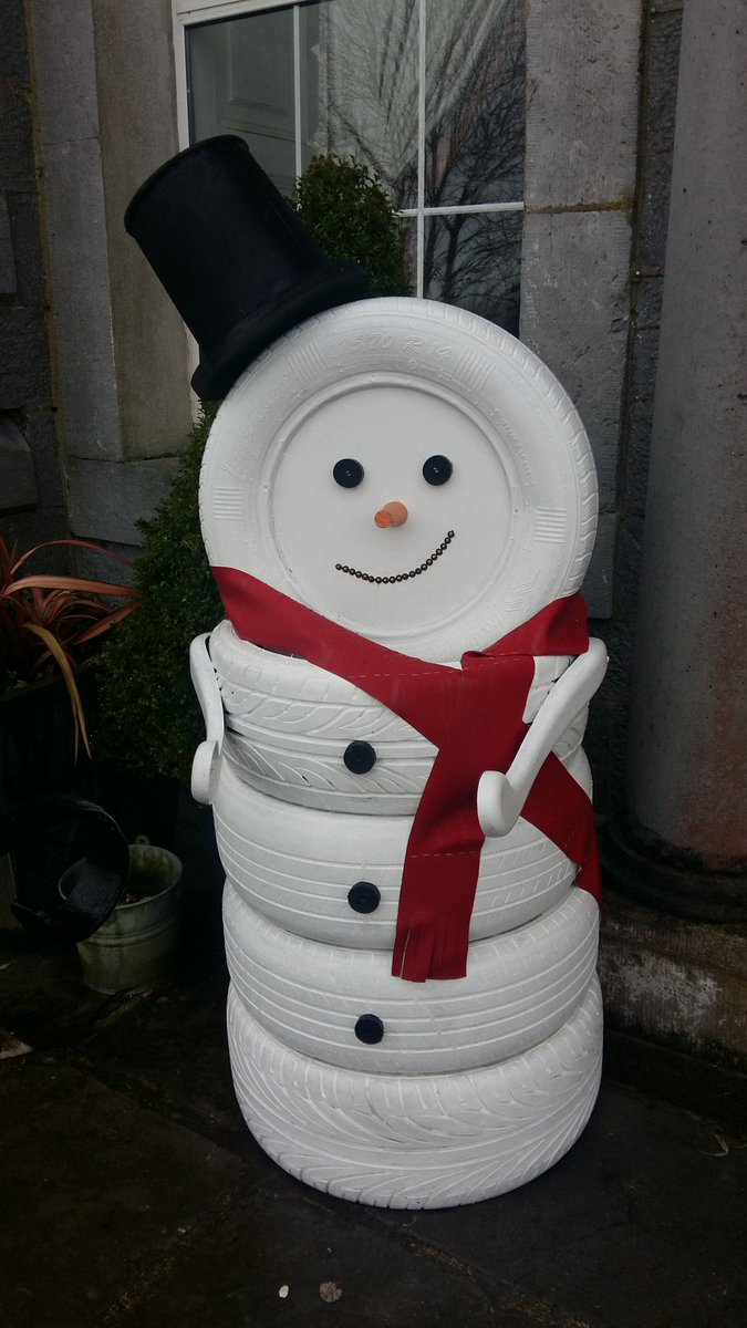 IRDDuhallowFR's tweet photo. Hers our Mr +Mrs Snowman made completely from recycled materials @CorkEnvForum @Corkcoco @CRNIreland @smileexchange @Free_Trade
#reuse #recycling https://t.co/Z7jF1aV8cP