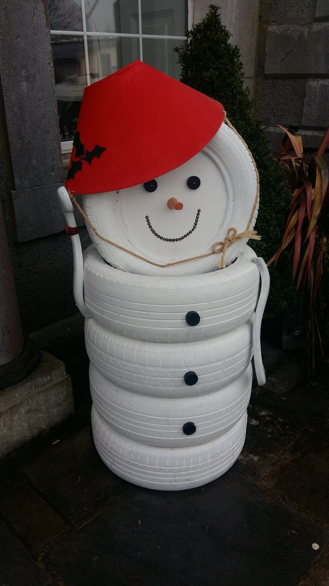 IRDDuhallowFR's tweet photo. Hers our Mr +Mrs Snowman made completely from recycled materials @CorkEnvForum @Corkcoco @CRNIreland @smileexchange @Free_Trade
#reuse #recycling https://t.co/Z7jF1aV8cP