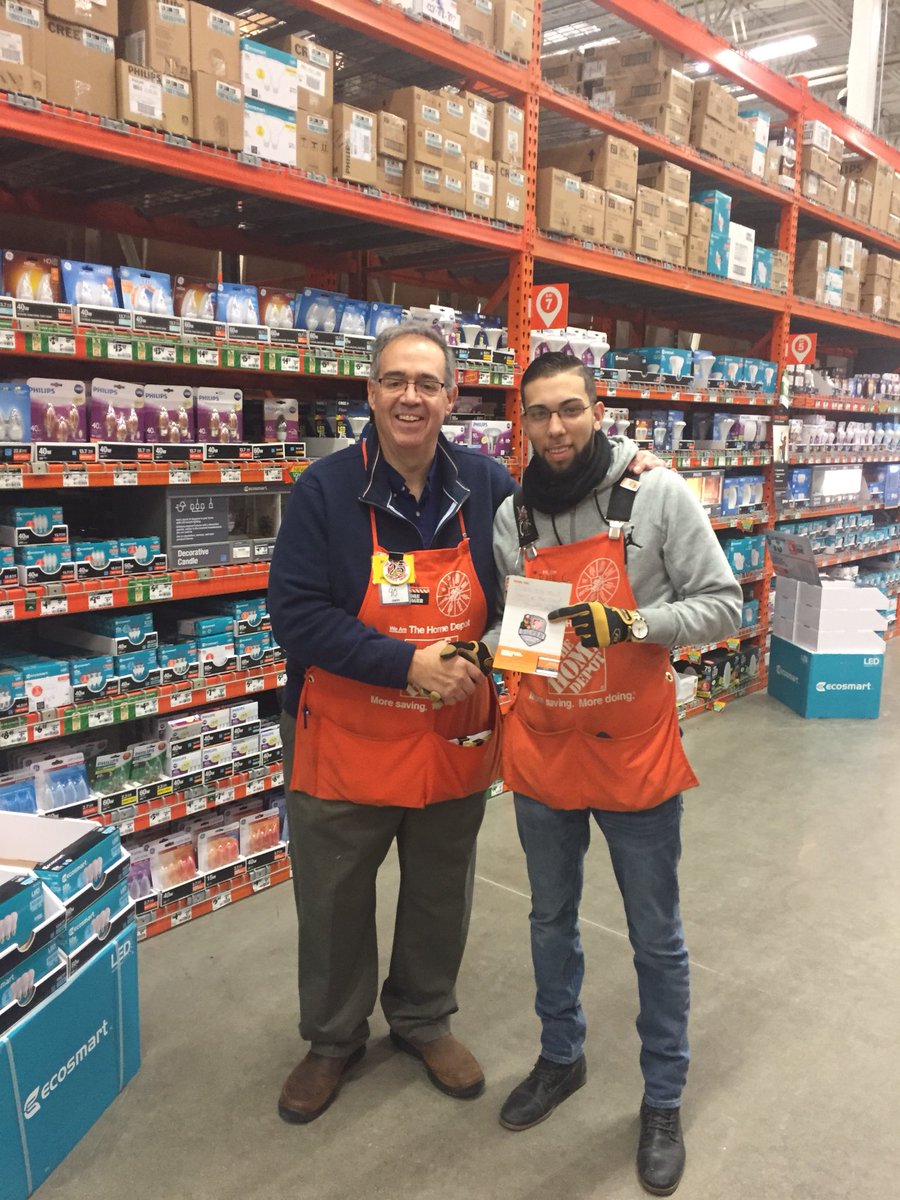 Chris recognizing Raul with his 2nd Silver!!@WorrellJay <a href="/DanielleKida1/">Danielle Dion Korell</a> <a href="/KimLempke/">Kim Marie</a> <a href="/coc121461/">Chris Catalina</a> <a href="/DayDegenza/">Day Degenza</a>