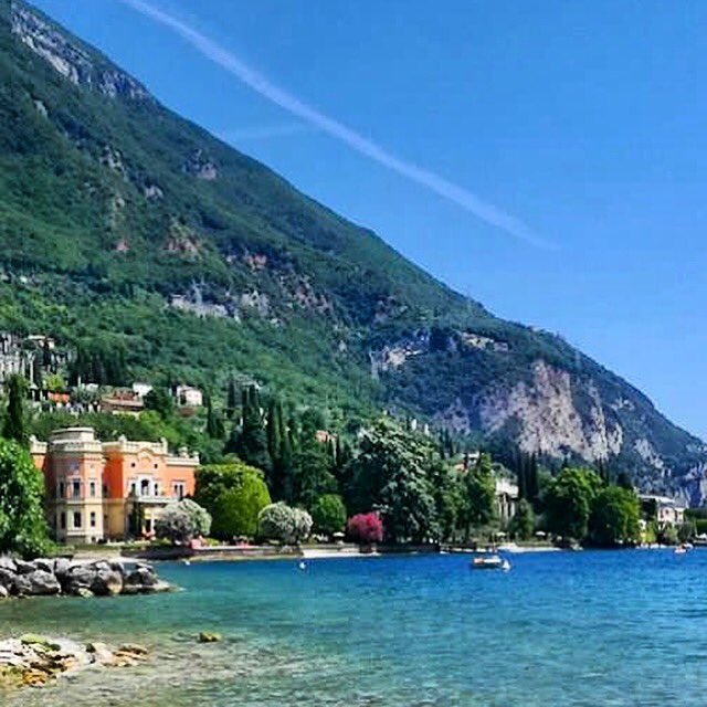 OrchidResorts's tweet photo. #7daystillchristmas - book your #Italy getaway for 2018 #villafeltrinelli on #lakegarda #gargnano #michelin ⭐️⭐️ #chef w/ @AcquaDiParmaBH #spalounge - #orchidperks https://t.co/GjYiLAtiJg