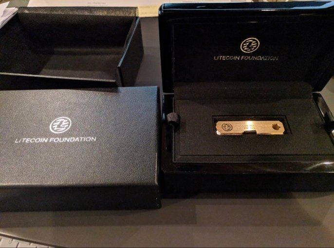 TheJasonJenkins's tweet photo. For all the #OldwallSt Gold Bugs this is a good use case & the way to buy #gold #Crytpo $LTC https://t.co/kEnkDBoqlW https://t.co/xmrveOLZw4