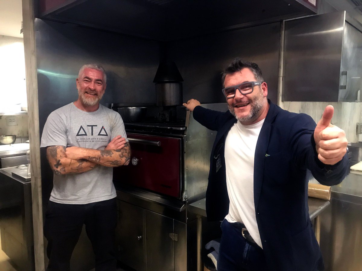 JosperOfficial's tweet photo. JOSPERING AROUND THE WORLD / JOSPER POR TODO EL MUNDO
2/2
✖️ Segunda parada📍#Brasil dónde visitamos a nuestro amigo @alexatala, chef y propietario del #Dom Sâo Paulo, con dos estrellas Michelin y entre los mejores restaurantes del mundo🍴
#AlexAtala #Domrestaurante https://t.co/VfoUgzjrb1