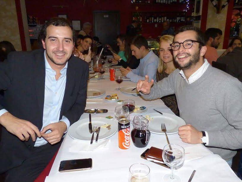 jsddistritallx's tweet photo. Este fim-de-semana, o Presidente da JSD Distrital de Lisboa, Alexandre Poço, participou no Jantar e no Lanche de Natal das Concelhias de Odivelas e Oeiras, respetivamente 🎄 #jsddistritallisboa #jsdodivelas #jsdoeiras https://t.co/8V0MhXmiis