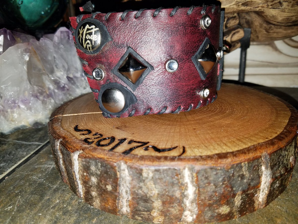 conte_dennis's tweet photo. #handmadeleathercuffs #skullcuff #genuineswarovkirhienstones #qualityleather #handstitchedboarder #handcutaccents @MonstersCruise @HoxPhotog @HoekstraMagic @padcom_dotcom @LMIStudio @ManchesterBDSM @litaford @JoelHoekstra13 @StephenEPearcy @Allyson_rock1 https://t.co/yBzmwcD39g
