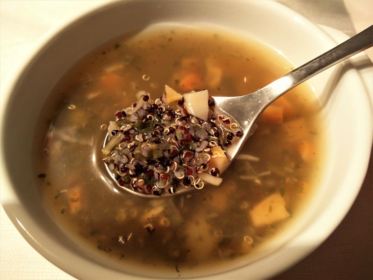 ¿Has probado la #quinoa negra? Pues empieza por esta #sopa bien completa 😉 goo.gl/qHZ8qn