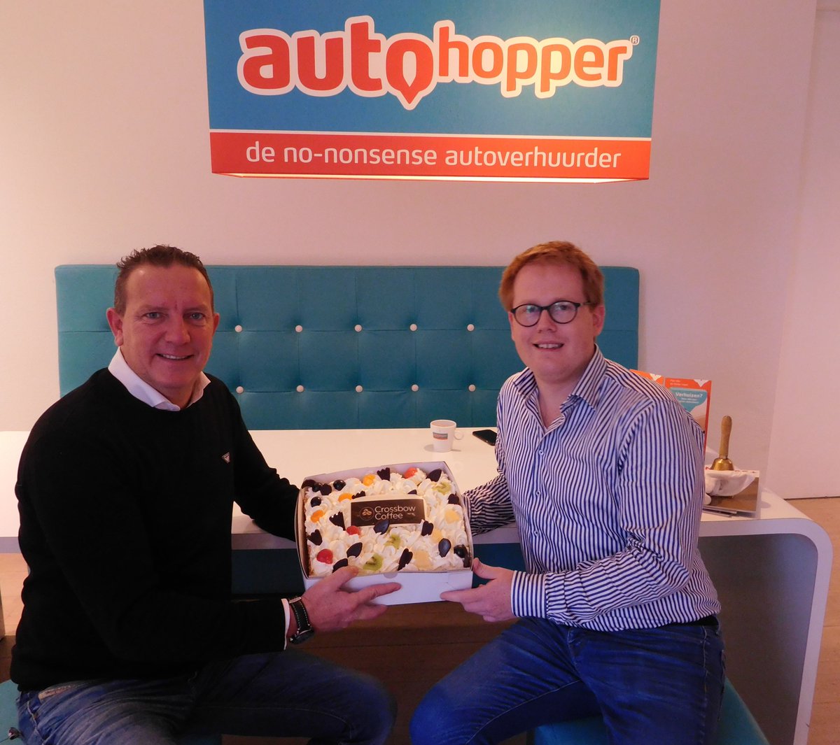 CrossbowCoffee1's tweet photo. #Autohopper Apeldoorn kiest voor #CrossbowCoffee. Er zijn een heleboel redenen om te kiezen voor Autohopper. Wij vinden kwaliteit en transparantie erg belangrijk: over de auto, over de prijzen en over onze service. Geniet van de koffie en taart ! https://t.co/8YnQWe4xLg
