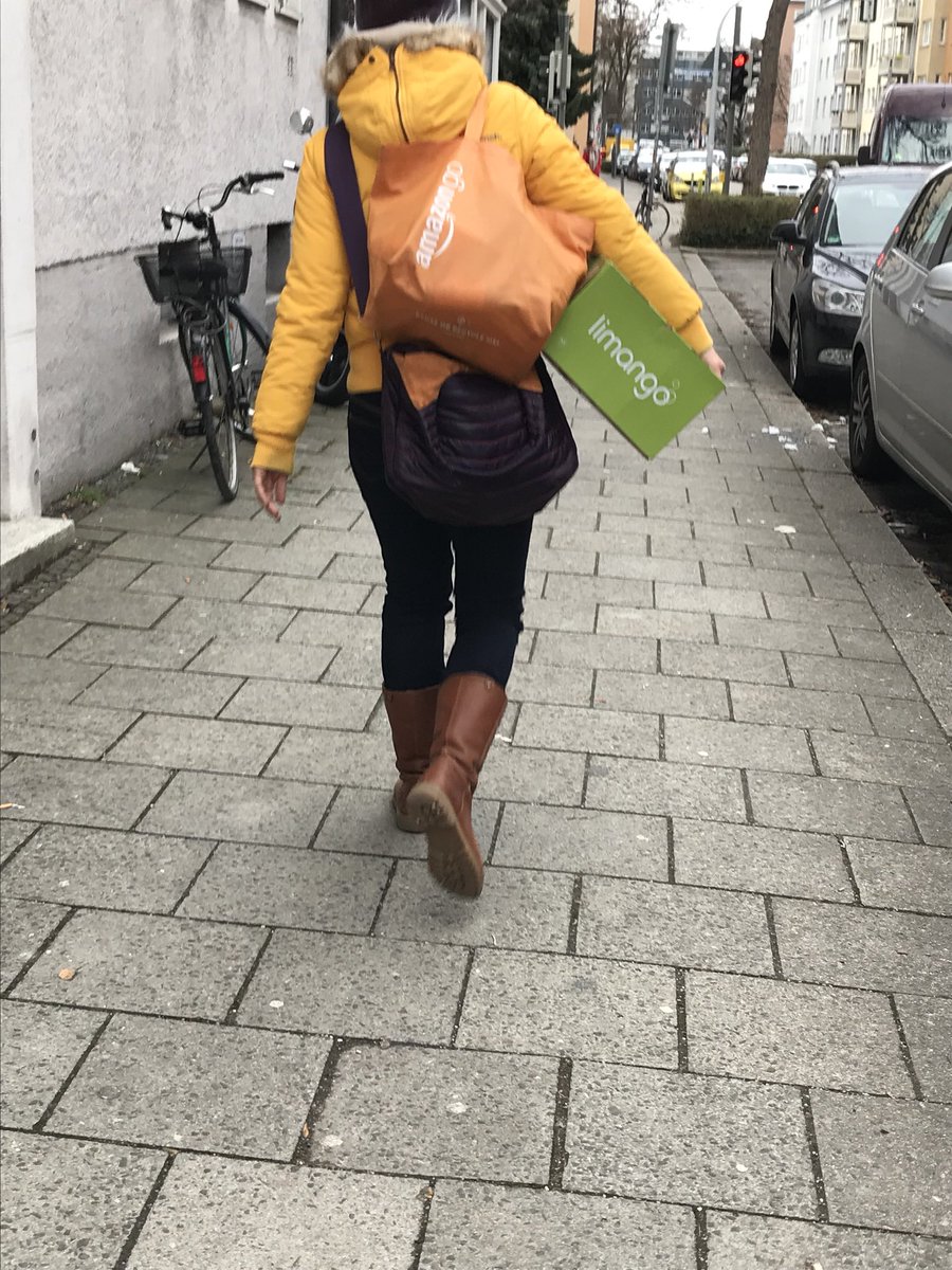 Stathis65's tweet photo. Die Frau von heute ist im Online-Handel Aktiv;) #Pakete #Amazon #Limango #ecommerce https://t.co/76RYL638J9