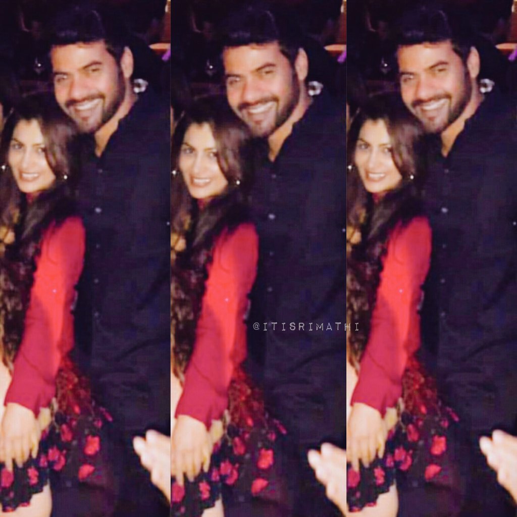 itisrimathi's tweet photo. There is a shade of woman's red in every man's black β€ #goals #tisha #TiShaFeels #kumkumbhagya #KumkumBhagya1000 https://t.co/x1o34bNxNy