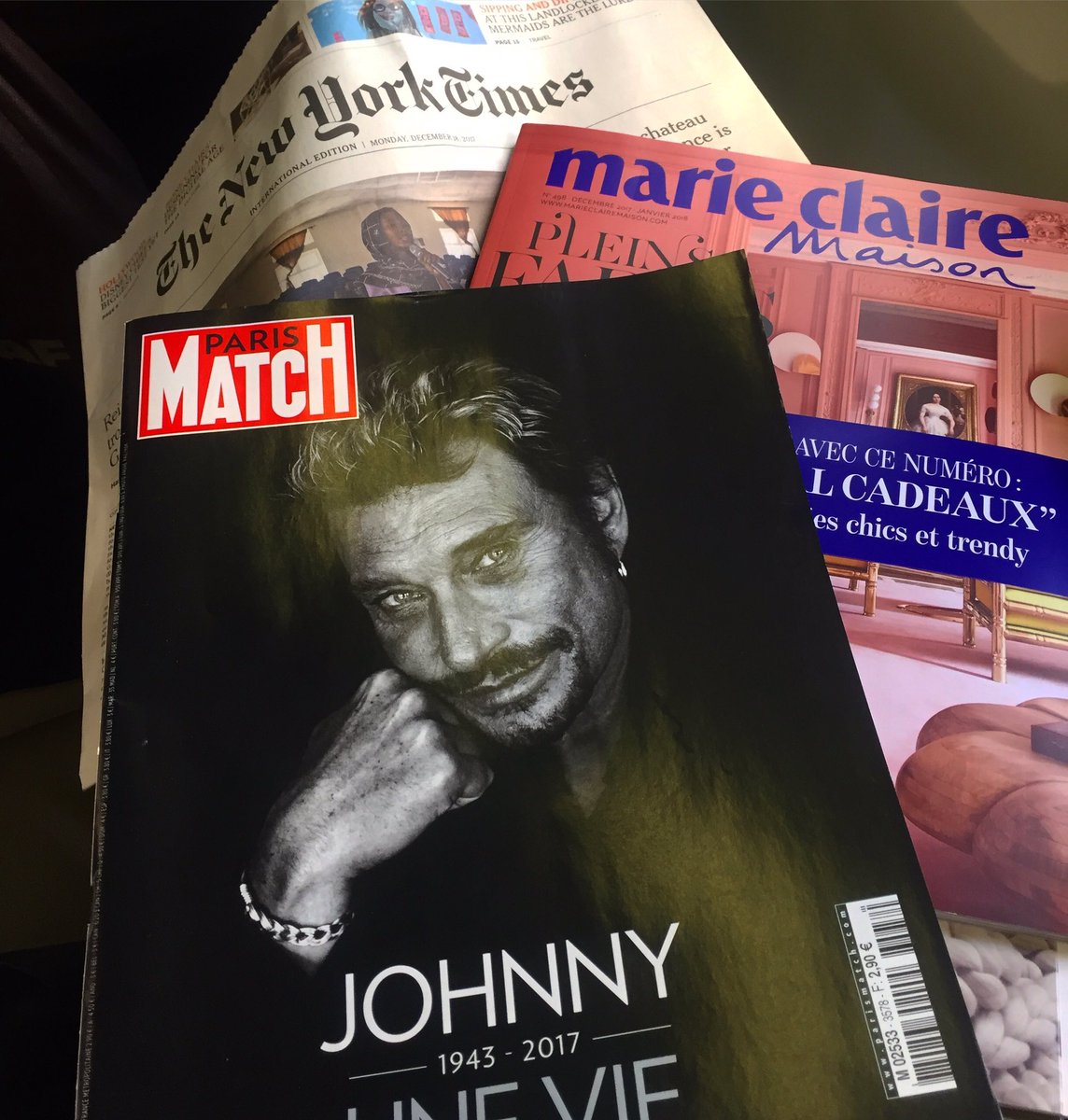 Lisa_Anselmo's tweet photo. Reading material ready to go for my @OpenSkies flt #Paris>>#NYC. @British_Airways @nytimesworld @ParisMatch @marieclaire_fr #HomeForTheHolidays #myparttimeparislife #JohnnyHallydayLhommage https://t.co/t1vmSNFUF2