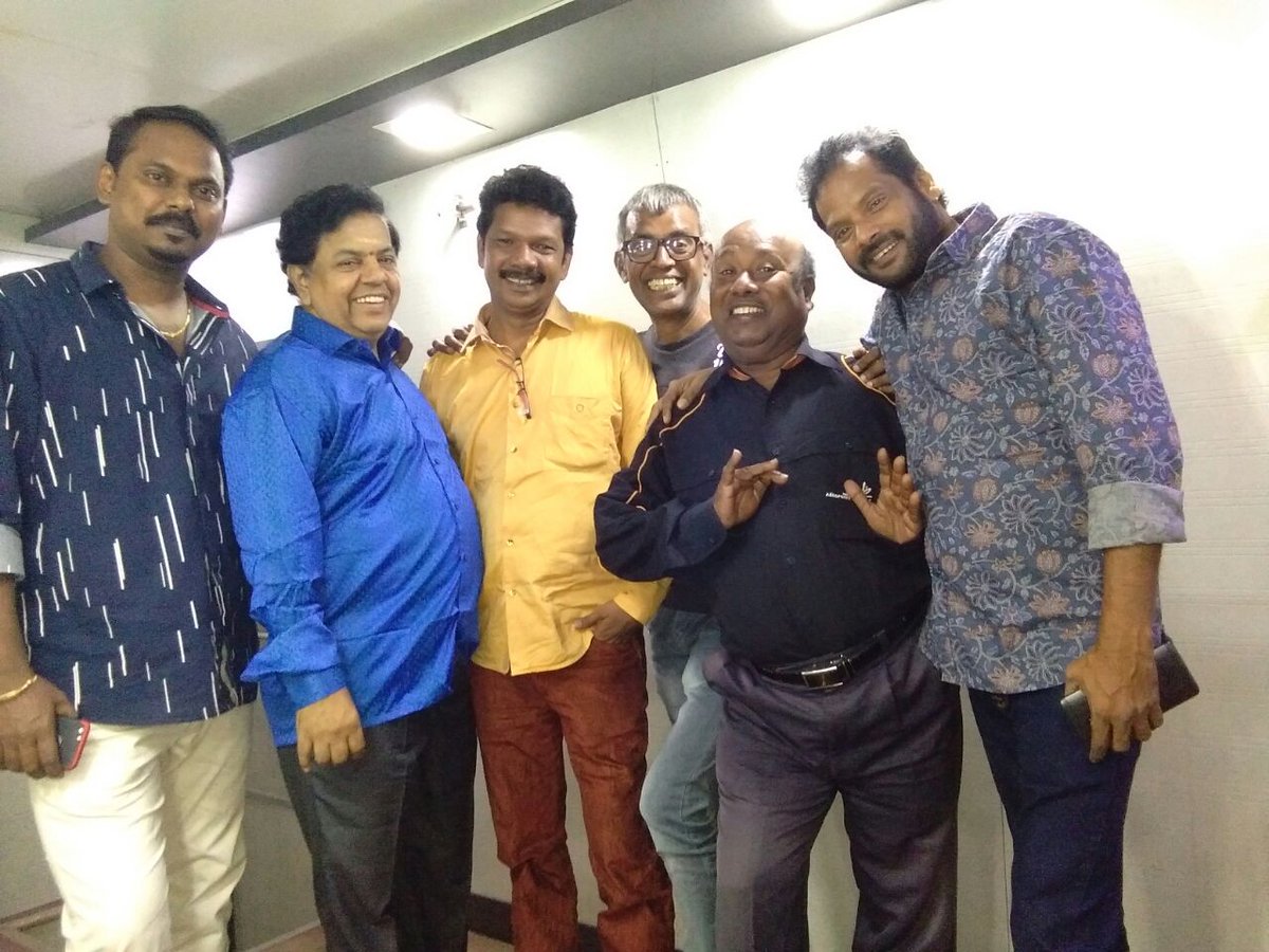 kollywoodtimes's tweet photo. Reunion #Lollusabha team writers of #SakkaPoduPoduRaja  #SantaXMas2017  @iamsanthanam @rajnarayanan11 @vtv_productions  #4DaysForSPPR https://t.co/pLuPVIyRTP