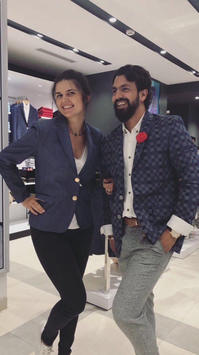 BullshitTrader_'s tweet photo. Had and amazing and fun time meeting people at DAY 2 @parkavenuestyle event
#PAStyleWeekender #Fashion #Style #Bloggers #FashionBloggersBangalore #ParkAvenue #Grooming #FREE #StyleWeekender #Wine #cheese #groom #thestylemirror https://t.co/wPHTUNT1uY