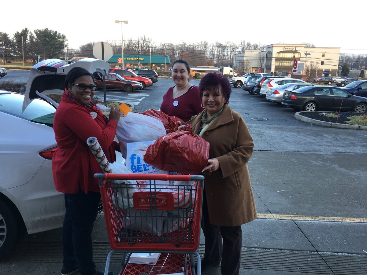 “Adopt-A-Family 2017”
Delivering toys to our new community partner,
Women’s Opportunity Center of Burlington County #TargetCommunityPartnerships@DaneiaSimms <a href="/adora337/">Amanda Plant</a> <a href="/jacline_minet/">Jacline Minet</a> <a href="/vankirk145/">chuck vankirk</a> @TGTBarrow
