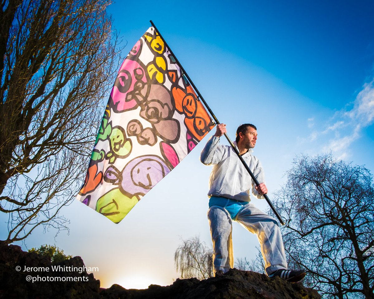 briefsnotpants's tweet photo. 🎶On the 17th Day of Advent 2017, @photomoments gave to me 🎶...
1 cracking photo and #Hull got a new flag showing it's diversity, culture, character, and the enjoyment of play. What a way to round off this year. More info on the blog soon. https://t.co/LFSsJOcCUz