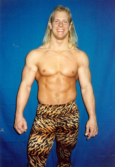 Williams became a professional wrestler in 1989 under the training of Chris Adams at the Dallas Sportatorium, the home base for World Class Championship Wrestling. Williams would pick up quickly on in-ring technique, but did not learn of kayfabe until his TV debut later that year