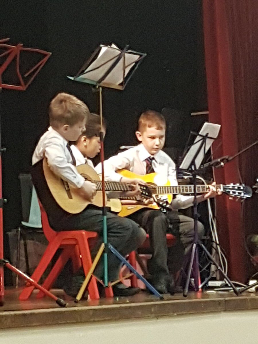seaviewps's tweet image. Our wonderful pupils showed off their instruments this morning #Christmas2017