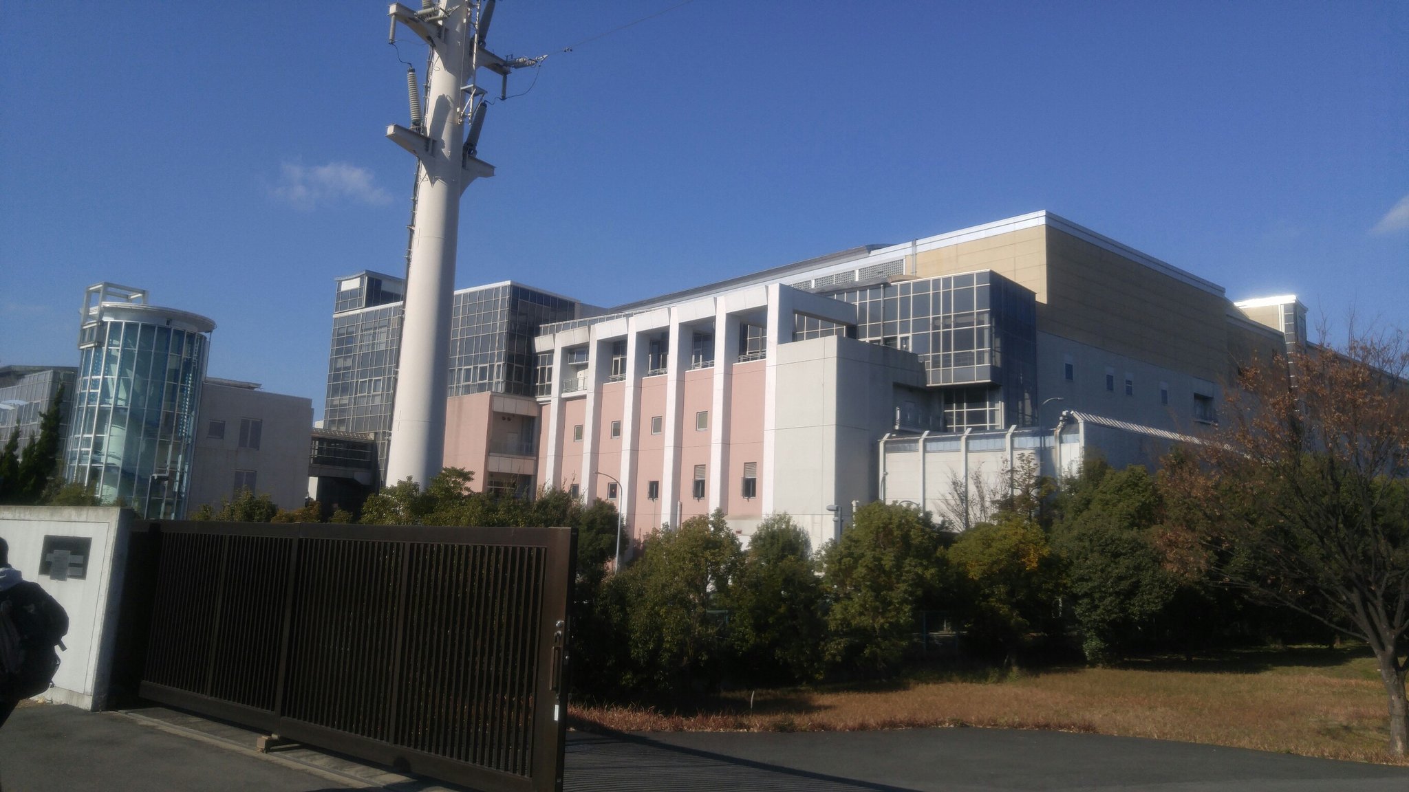 I 愛プロジェクト 大江破砕工場は 名古屋市港区にあり 名古屋市の唯一の不燃と粗大ごみが持ち込まれる処理上です 面積28 166 年間33 100t 収集車1万5000台分 もの量を処理しています 持ち込まれた I 愛プロジェクト 大江破砕工場は 名古屋市港区にあり 名古屋市の唯一の不燃と粗大ごみが持ち込まれる処理上です 面積28 166 年間33 100t 収集車1万5000台分 もの量を処理しています 持ち込まれた