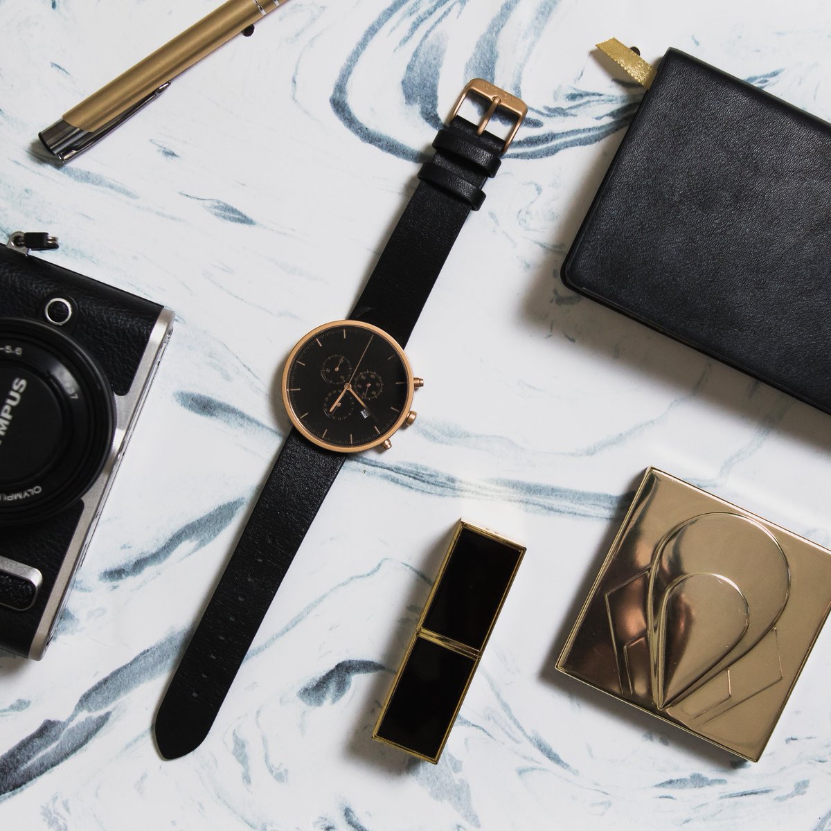 The essential everyday things.

Available with free worldwide delivery.
astoncain.com