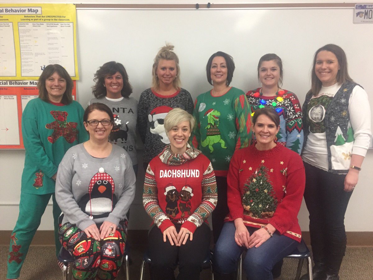 DixieEnglish49's tweet photo. @LincolnCommHS #reppin’railersholidaystyle #uglyChristmasoutfit https://t.co/ztA1Ux8P29