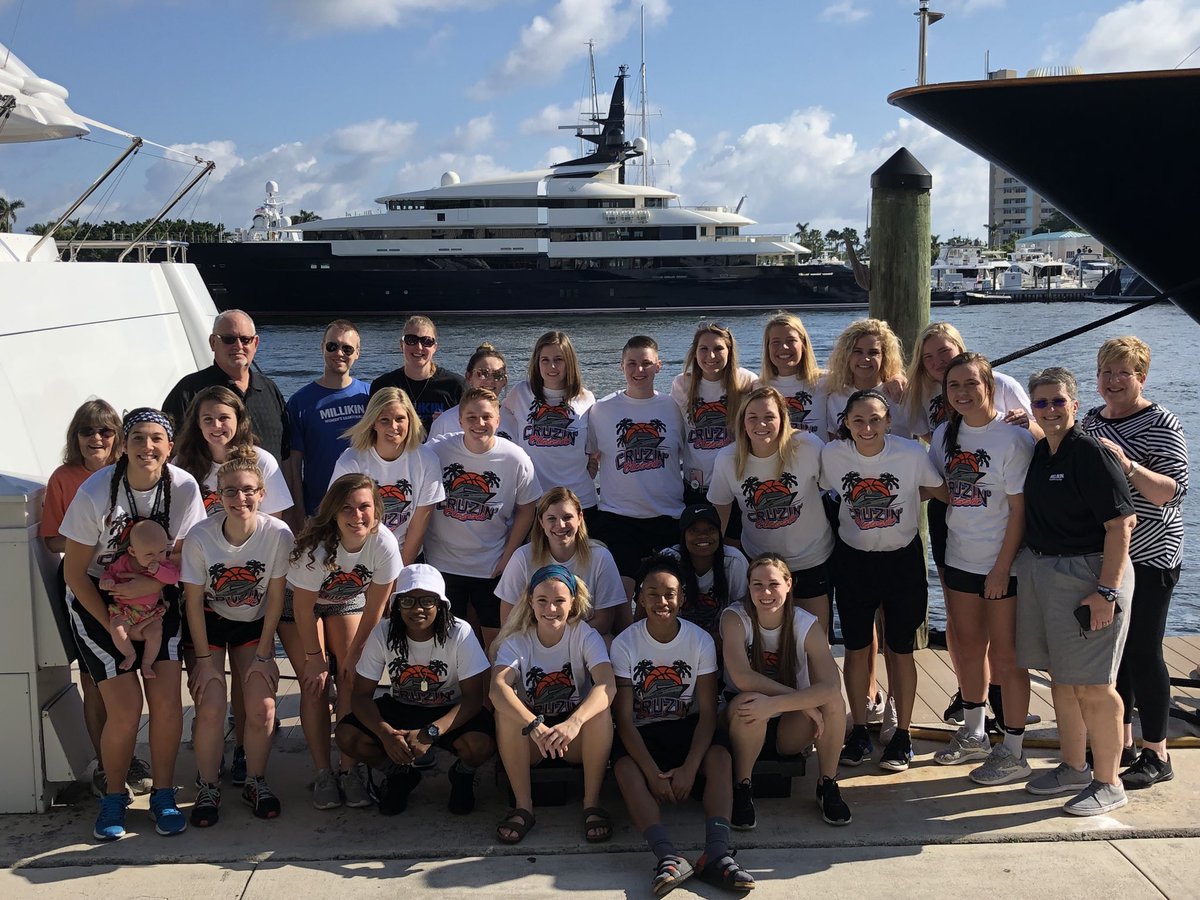 MillikinWBB's tweet image. Making Memories!! Have Passport, WILL travel!!  Millikin Women’s Basketball family trip!! THANK YOU MILLIKIN, and especially our families and friends!! 👍💙🏀🛳🏝