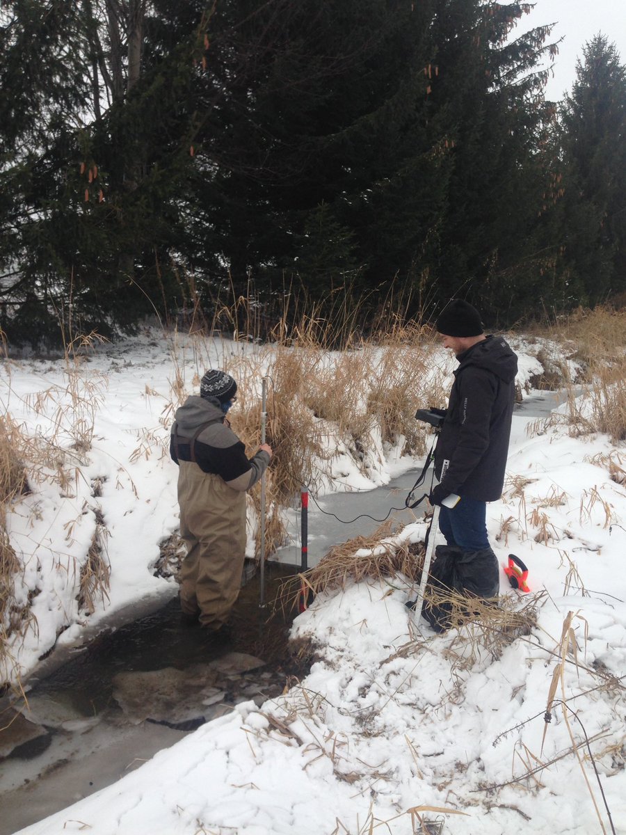 lam_vito's tweet photo. When our lab talks about 'year-round water quality & hydrological monitoring' #OntAg #FieldWorkMonday @dylan_price92 @merrinm & JC https://t.co/GAYQbkTALV