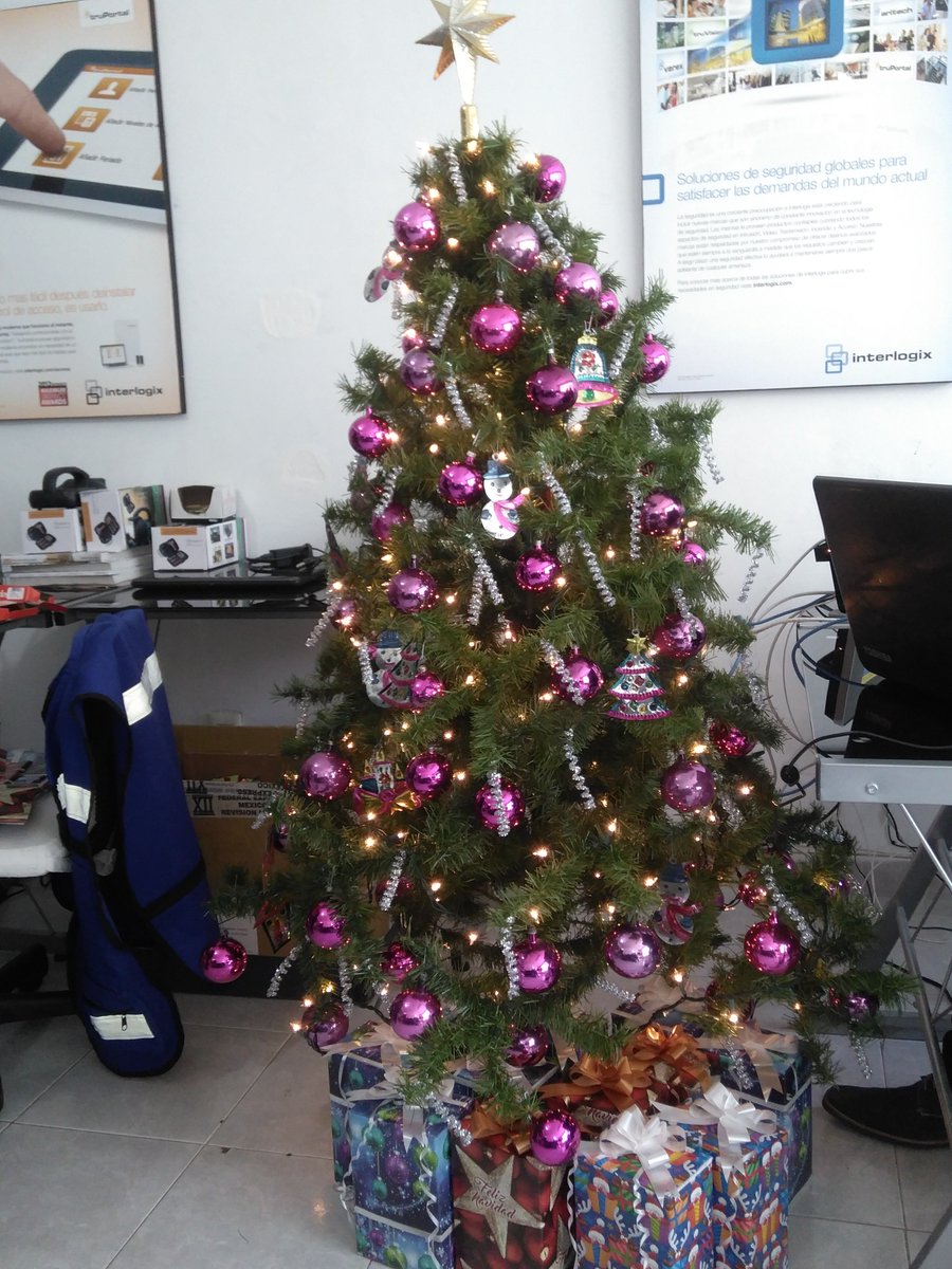 SensortagMX's tweet photo. Arbolito ✨! Listo✔️
Regalitos 🎁! Listo ✔️
#Sensortag #FelizLunes #YaCasiEsNavidad https://t.co/2cmTxDrPUW