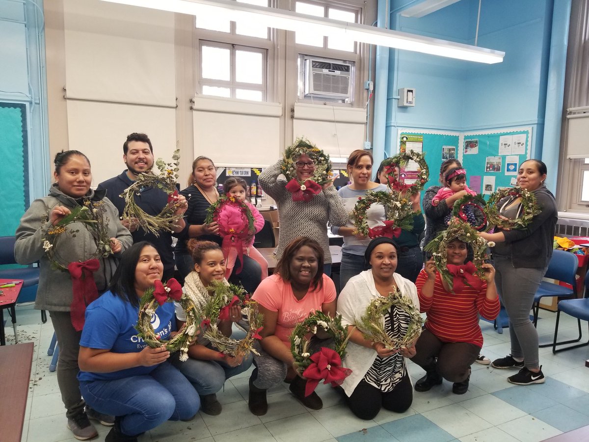 esmtis190's tweet photo. #WreathmakingClass just in time for the holidays ! https://t.co/87h7H4Dcvm
