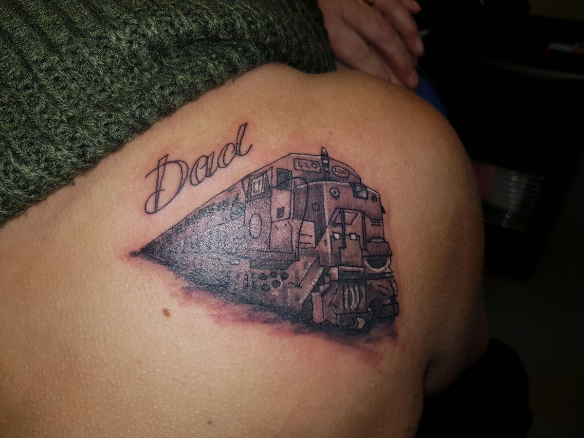 PeopleTattoo's tweet photo. A tattoo done for a customer in rememberance to her dad who loved trains!
#tattoo #train #trains #traintattoo #ink #inked #getinked #tattooartist #ilovetattoos #WestMidlands #dudley #studio #tattooart #memory #dad #memorytattoo https://t.co/WzIoQaaQAs