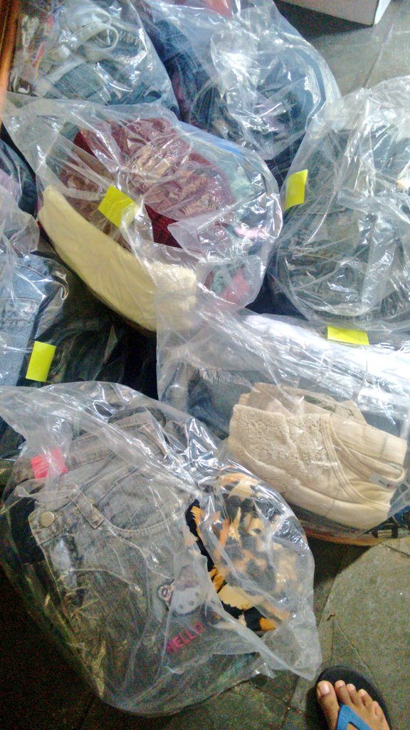 Rootstreet1's tweet photo. Além dos brinquedos, recebemos também doações de cestas básicas e roupas, obrigado a todos que ajudaram, vocês são abençoados!! 🙏 #roots https://t.co/6luIFq56U6