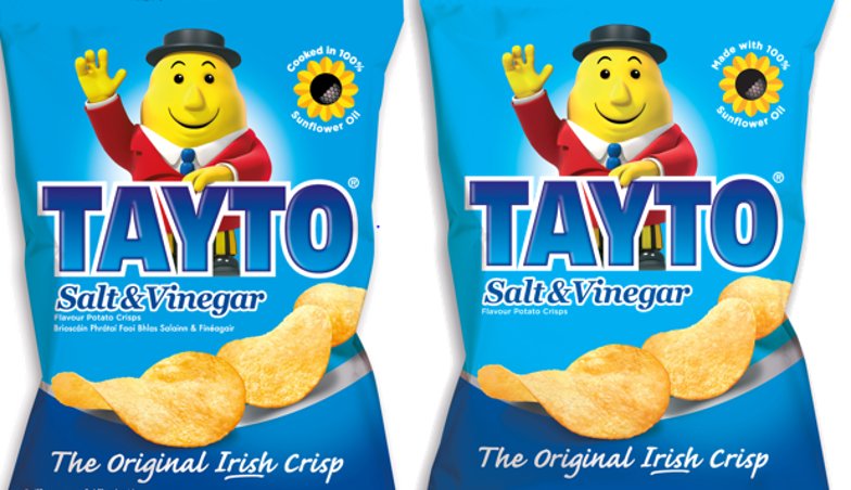 MrTaytoIreland's tweet photo. Is it just me or do my brioscáin phrátaí faoi bhlas salainn &amp; fínéagair look crispier than usual these days? For your chance to win a Crispmas gift, just tell me what the difference between the two packs is? #TaytoAbú https://t.co/kYdHHJ9YI2