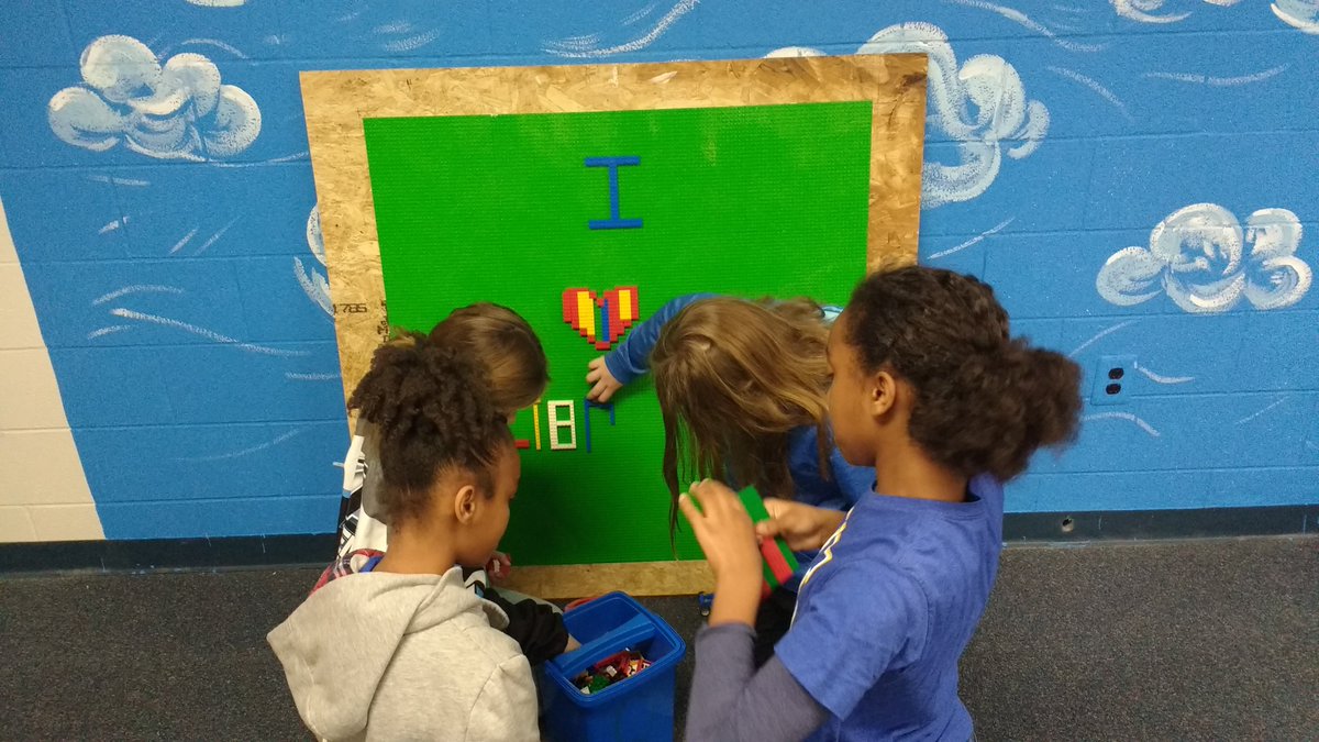 fssdfismedia's tweet photo. The Lego Wall has its first customers today! #LEGOwall #FISlibrary This makes me so happy! https://t.co/P2EQrzUEzz
