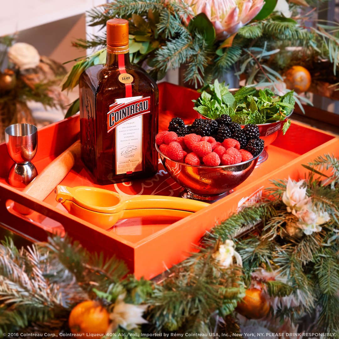 CointreauUK's tweet photo. Festive drink inspiration in the form of #CointreauFizz cocktails: https://t.co/YiEOMQoy03 https://t.co/enGUEcd6uG