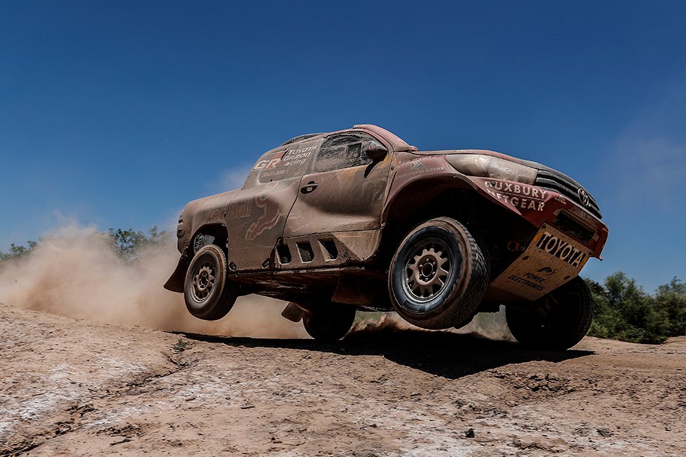BFGoodrichCAN's tweet photo. With 15 days of racing &amp; 10,000 km to cover, it makes sense to #TeamUp with us. 😉 #KDR2+ #Dakar2018 https://t.co/J3F1SFNNHG